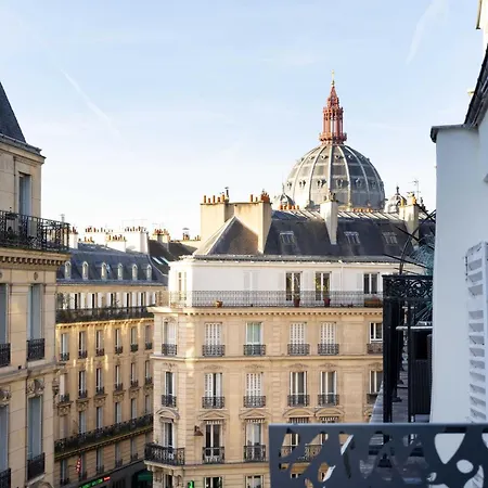 Refined With Balcony - 2p - Saint Lazare