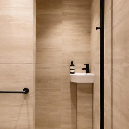 Refined With Balcony - 2p - Saint Lazare